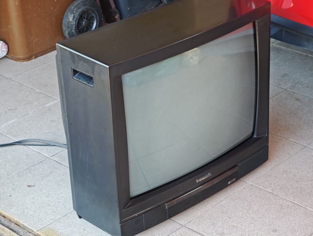 Telewizor kineskopowy Panasonic model TC-2671EE sprawny kolor