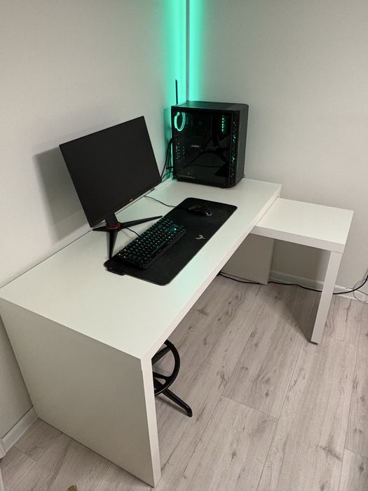 Biurko z wysuwanym panelem IKEA