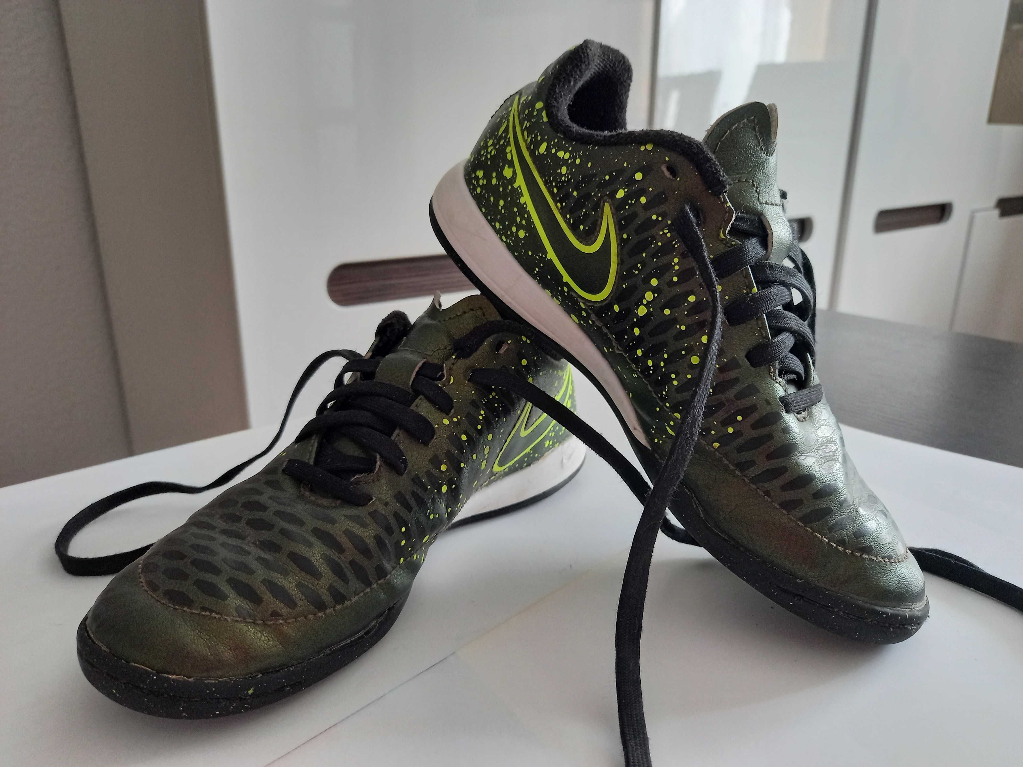 р. 30 - 31 Nike better world фирменные кроссовки стелька 20 см