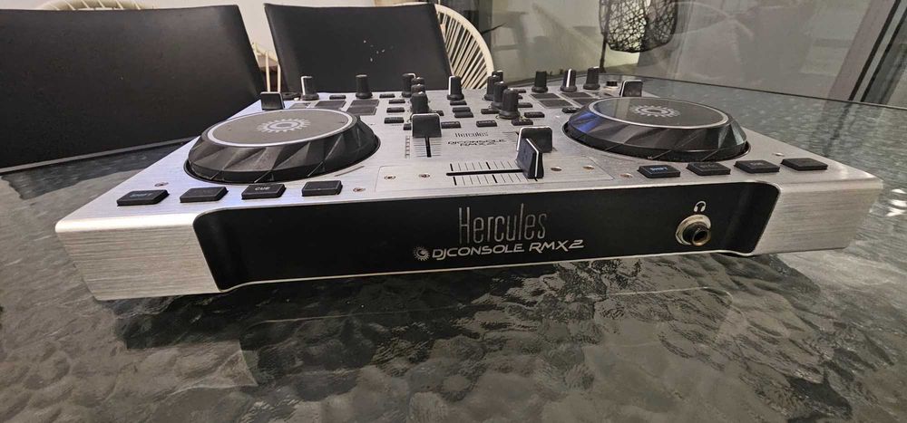 mesa de DJ Hercules RMX2