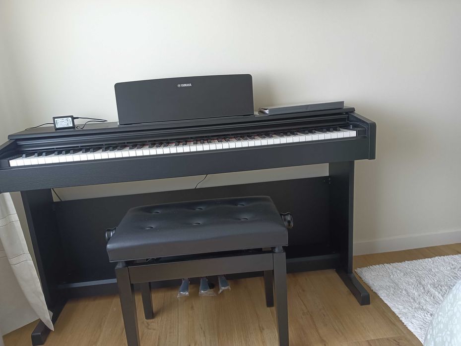 Piano marca Yamaha novo