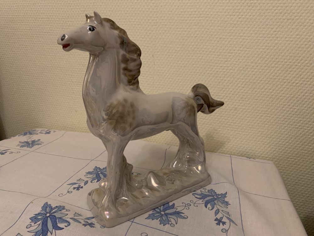 Figurka porcelanowa koń