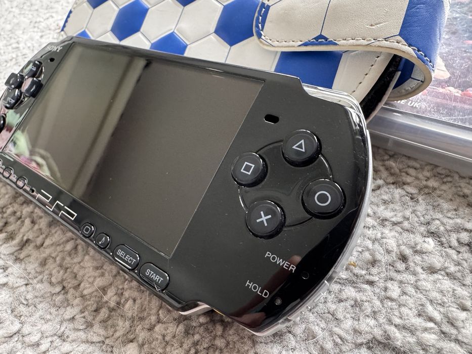 PSP 3004 stan idealny 3x gry  etui ladwarka