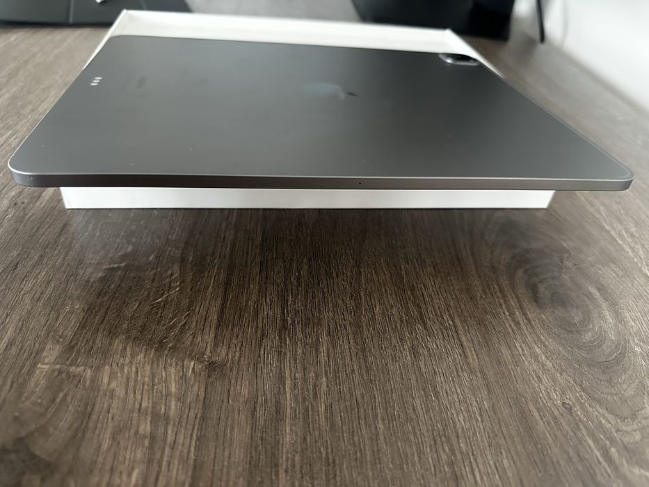 Apple iPad Pro 12.9” (6th Gen, 2022) • 128 ГБ • Wi-Fi