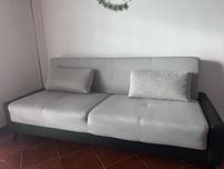 Sofá-cama com arrumação da Conforama