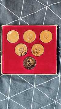 Medale z Janem Pawłem drugim
