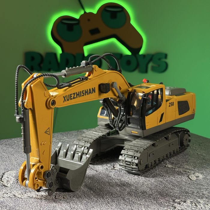 Экскаватор на радиоуправлении DONBAS. Бульдозер на пульте управления