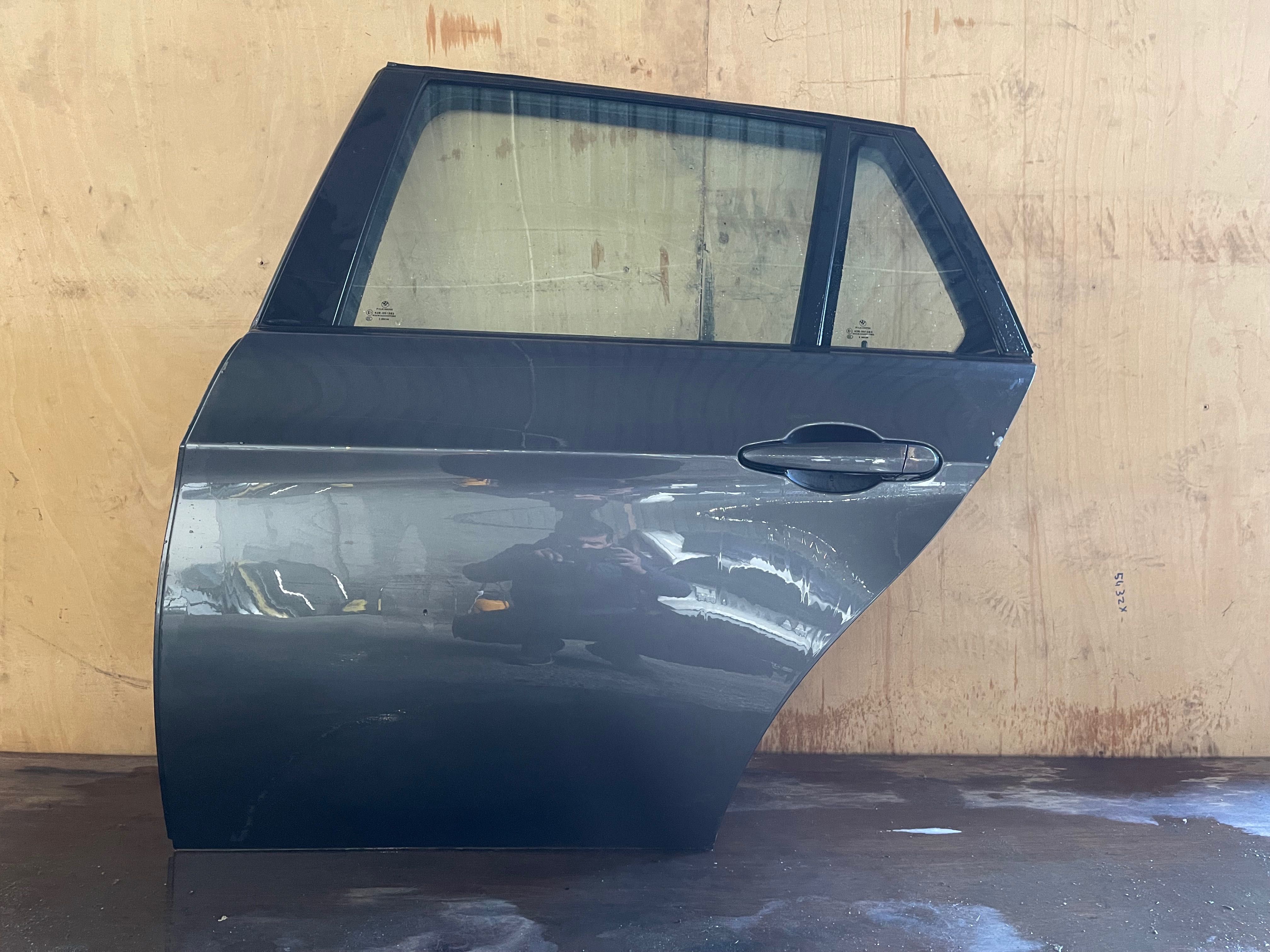 PORTA TRAS ESQUERDA BMW E91 318,320,330