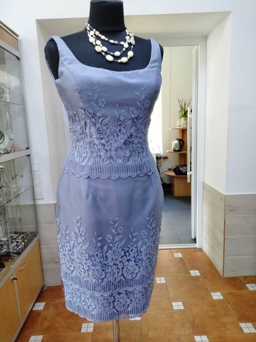 Неймовірно красива жіноча сукня 44р.