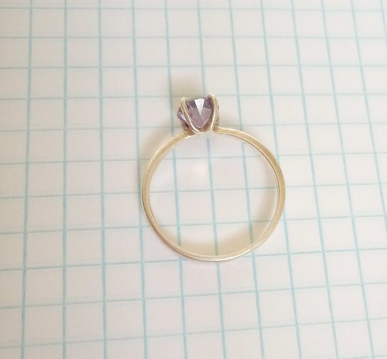 Колечко кольцо з фіолетовим каменем. Срібло 925 проба. Розмір 17,2