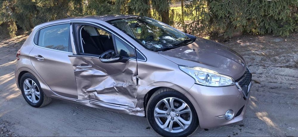 Peugeot 208 benzyna