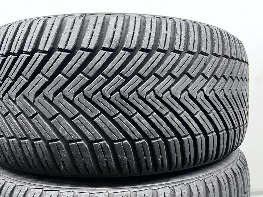2шт всесезон 225/45/R17 6,5мм 2023р Continental All Season Contact