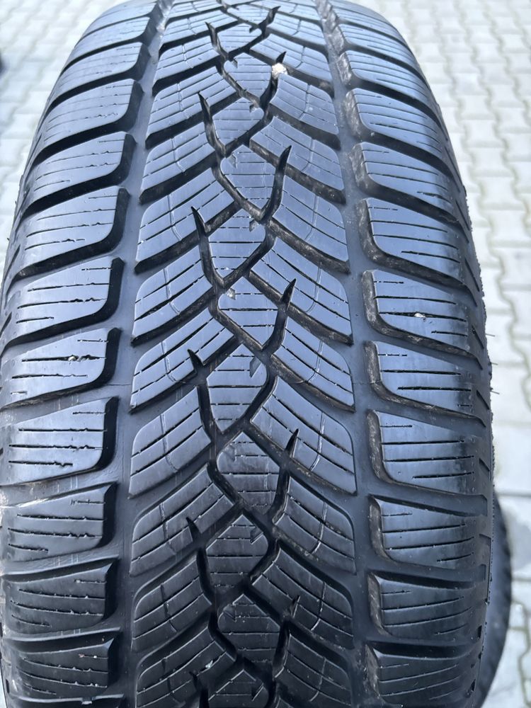 Komplet opon zimowych 215/65 R16 Fulda za 500 zł