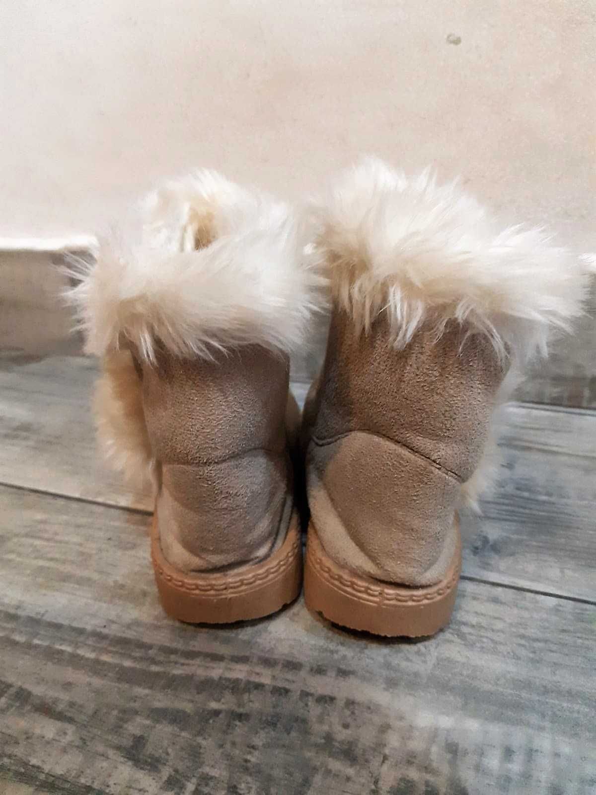 Zimowe buty dziewczęce bamboszki z futerkiem jak emu