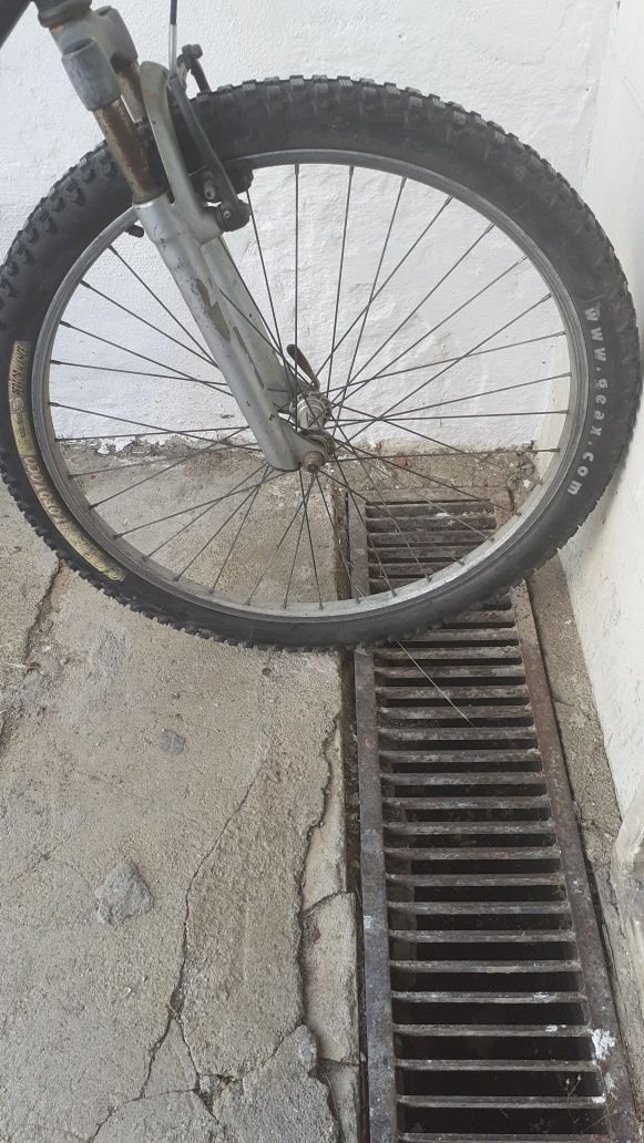 Bicicleta desporto : PREÇO: 95,00€
