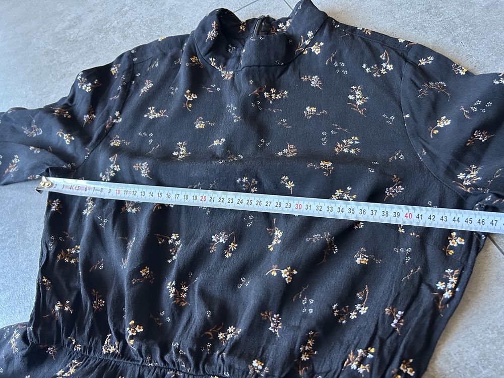 Sukienka w kwiaty z baskinka M 38 H&M