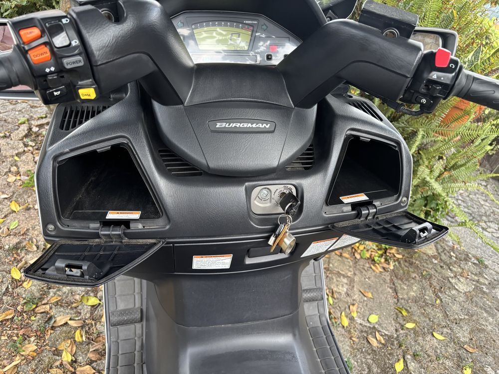Moto Suzuki Burgman 650
