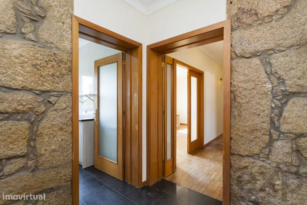 Moradia T10 de Construção Tradicional em Pedroso