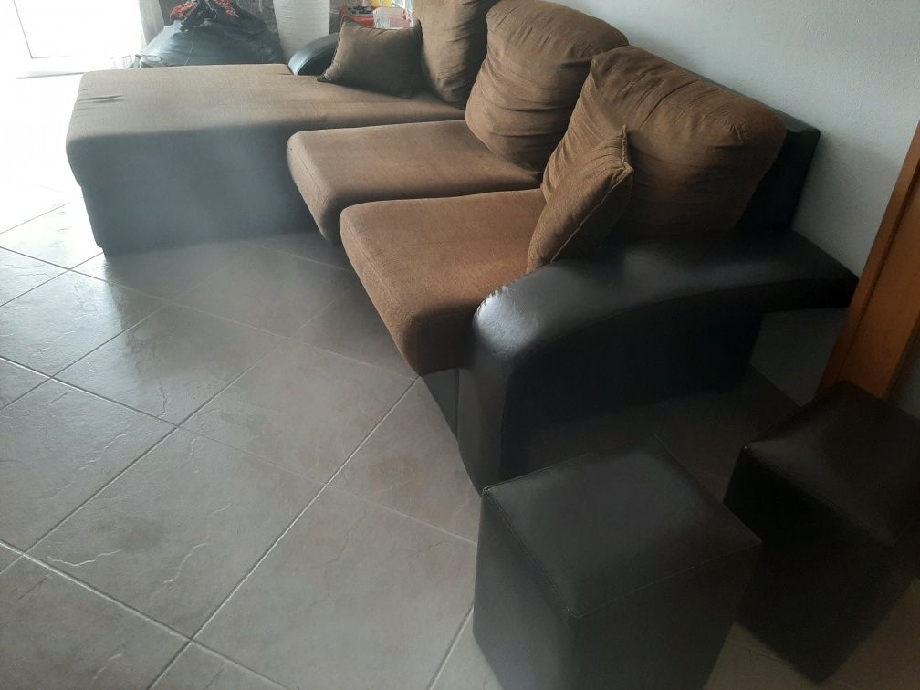 Sofá com chaise long