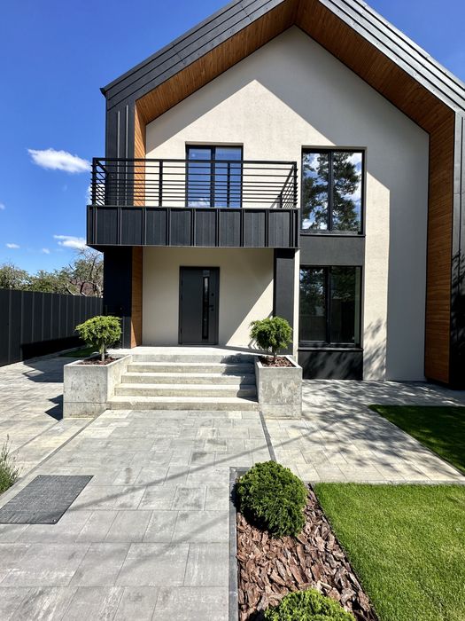 Продаж будинку з чистовим оздобленням та підвалом в Ірпені