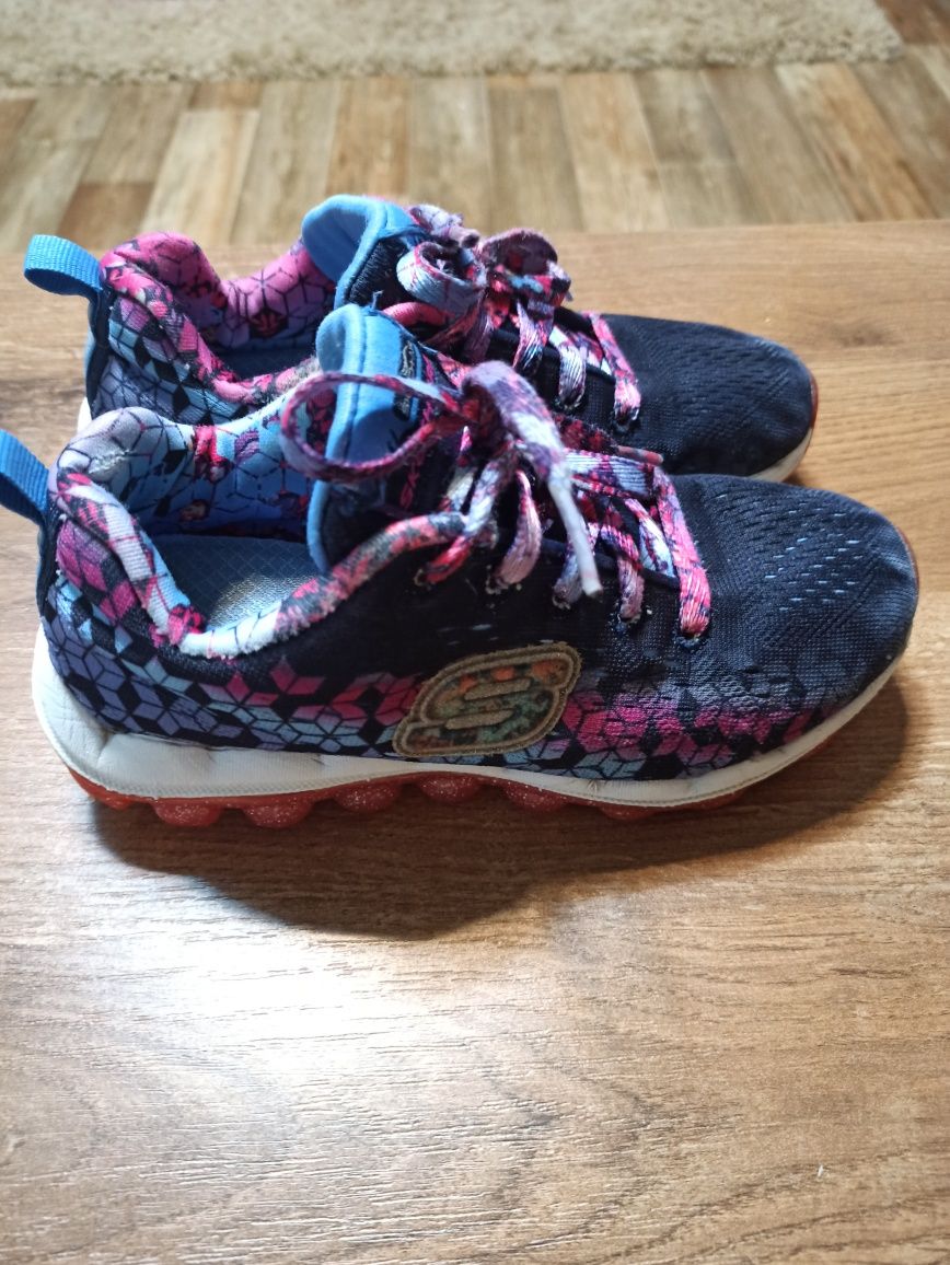 Кросівки Sketchers для дівчинки, довжина устілки 19 см