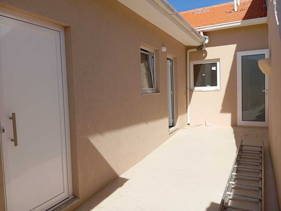 T2 renovado c/ 3 wc's e Jardim - H.S.João (Metro)