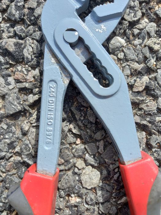 Alicate extencivel