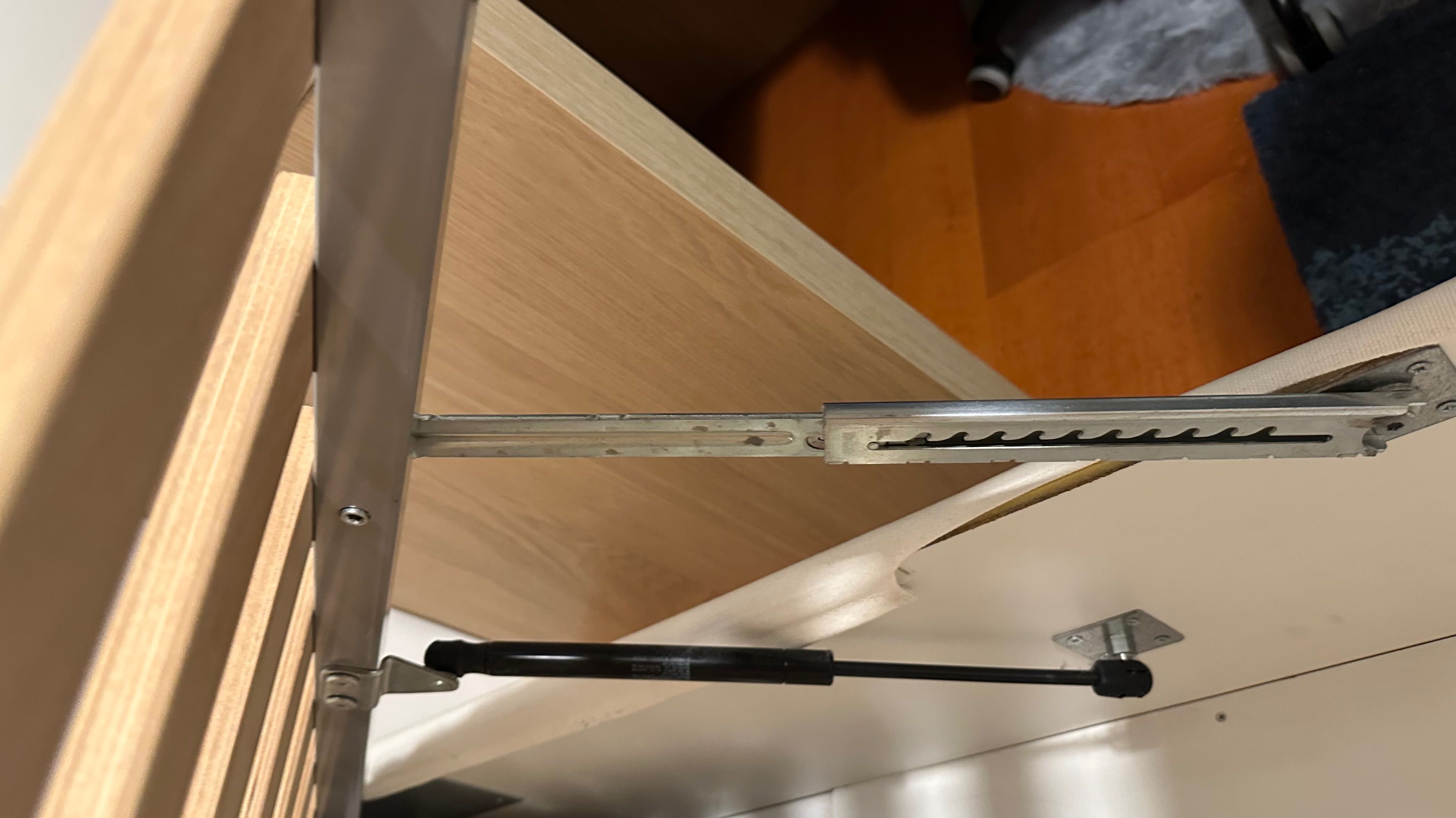 Cama sommier com estrado e arrumação + colchão