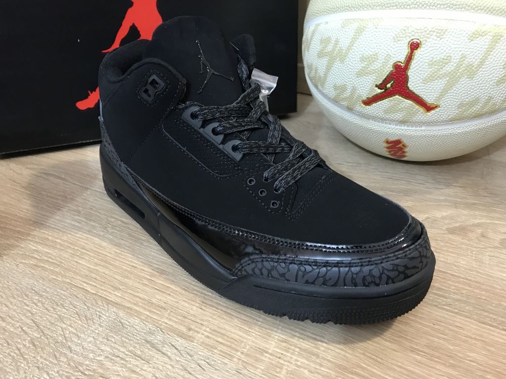 Jordan 3 Retro Black Cat в наявності 41-45