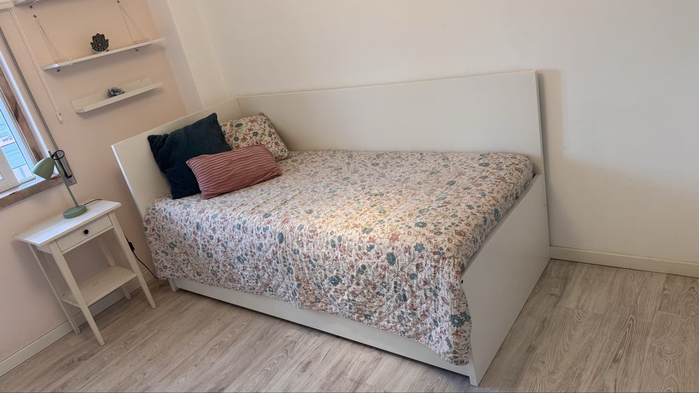 Cama dupla de corpo e meio