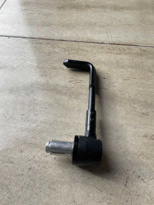 Protetor de mão para moto.