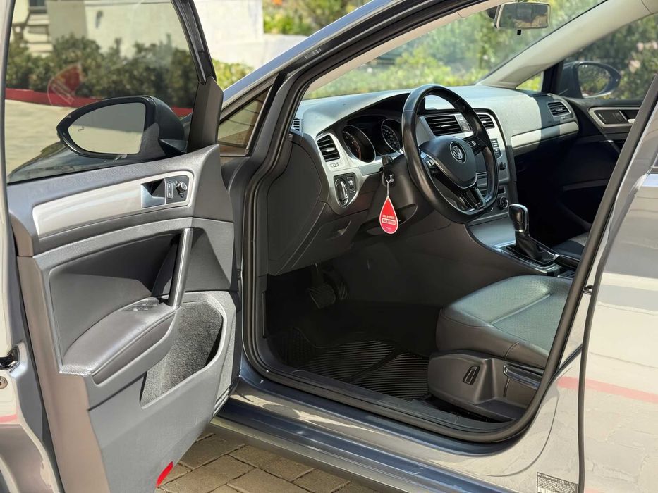 Volkswagen Golf      2017