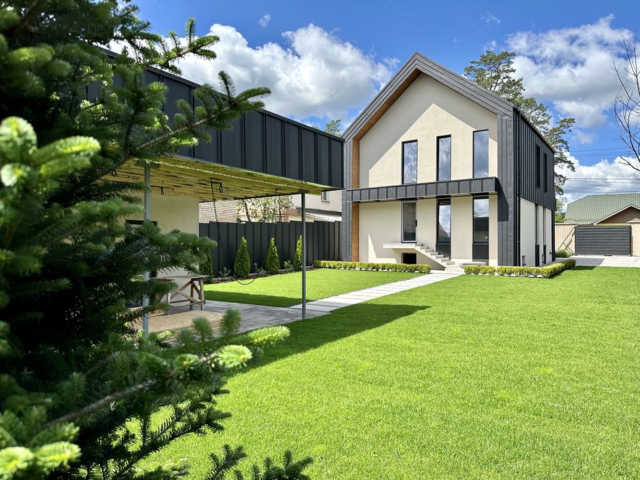 Продаж будинку з чистовим оздобленням та підвалом в Ірпені