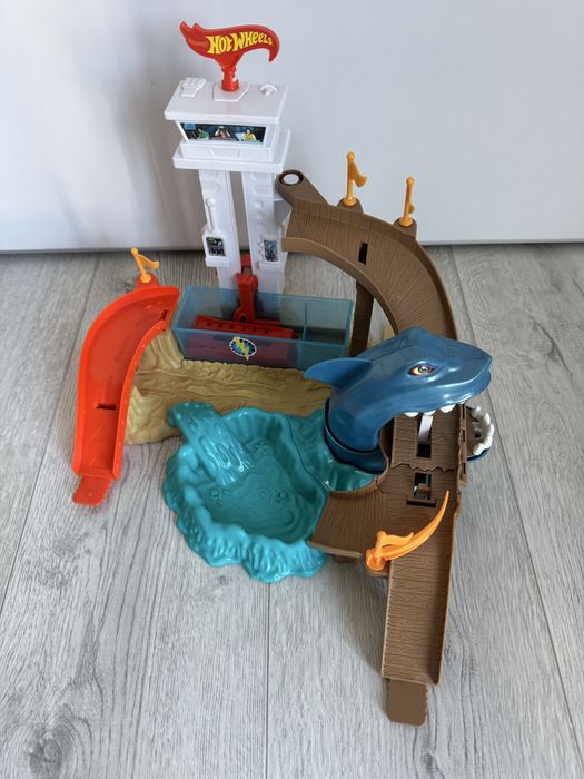 Трек Hot Wheels полювання на акулу