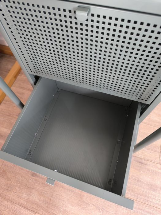 Cómoda em metal IKEA como nova