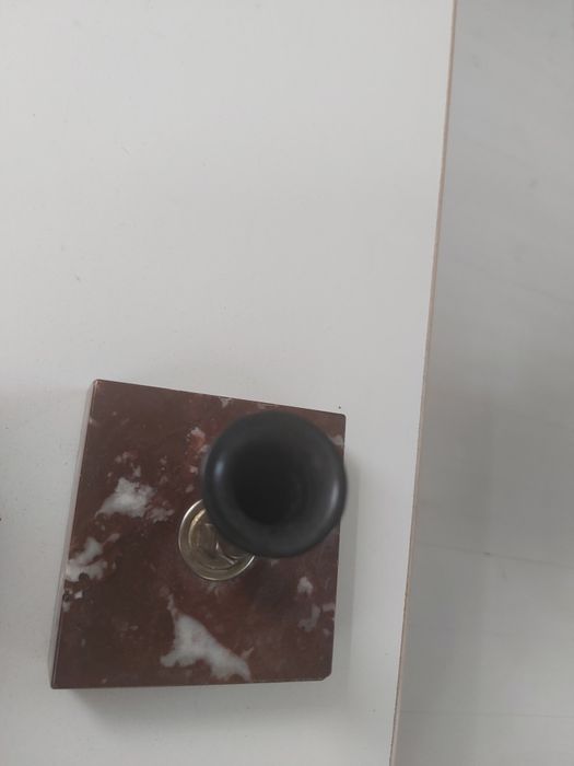 Stojak na pióro z marmurową podstawą