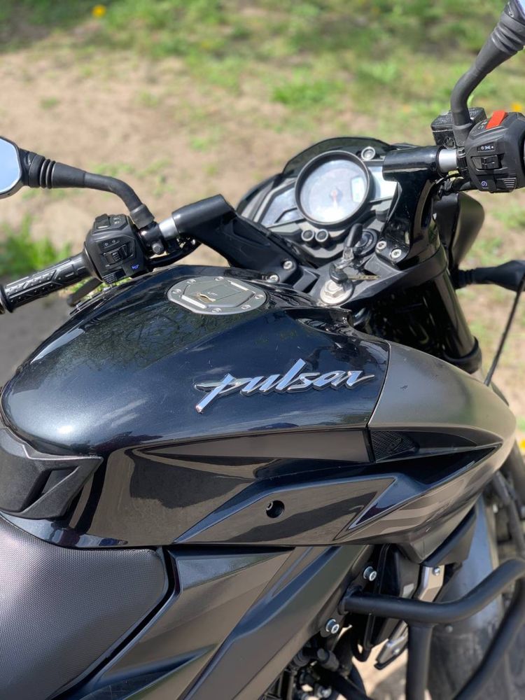 Мотоцикл  Bajaj pulsar ns200