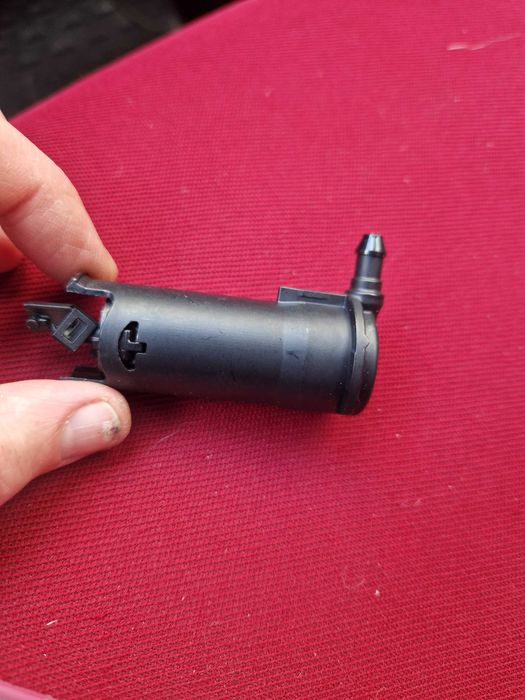 Форсунка омивача камери Ford Mustang MachE