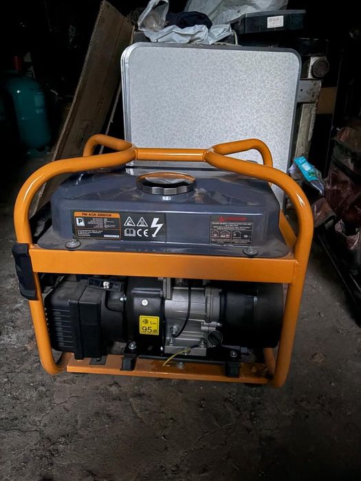Продам бензиновый генератор новый