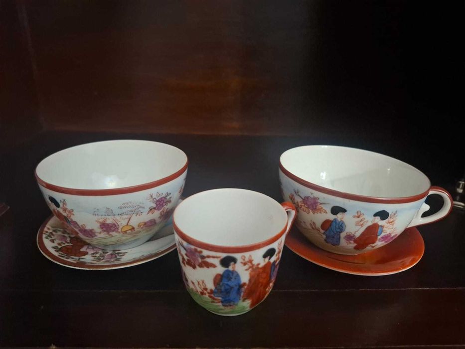 Conjunto 2 chávenas chá e 1 café Vista Alegre - motivo oriental