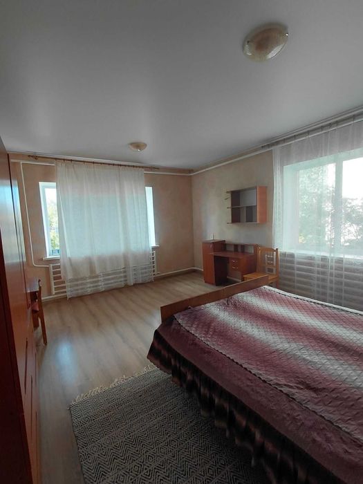 Капітальний будинок з приватизованою земельною ділянкою 10 соток!