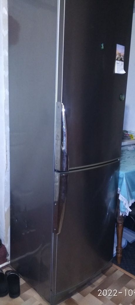 Немецкий холодильник с 2мя моторами