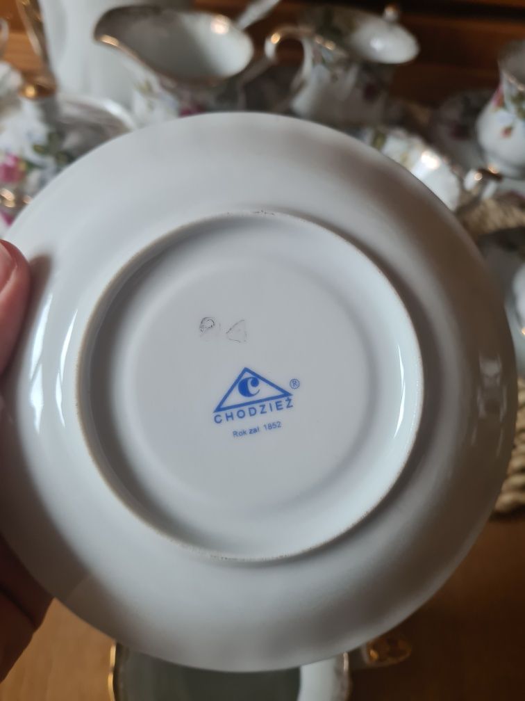 Porcelany serwis do kawy model iwona Chodzież z róża