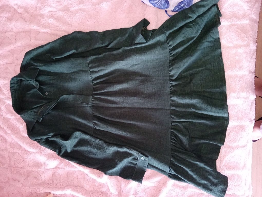 Varias peças de roupa