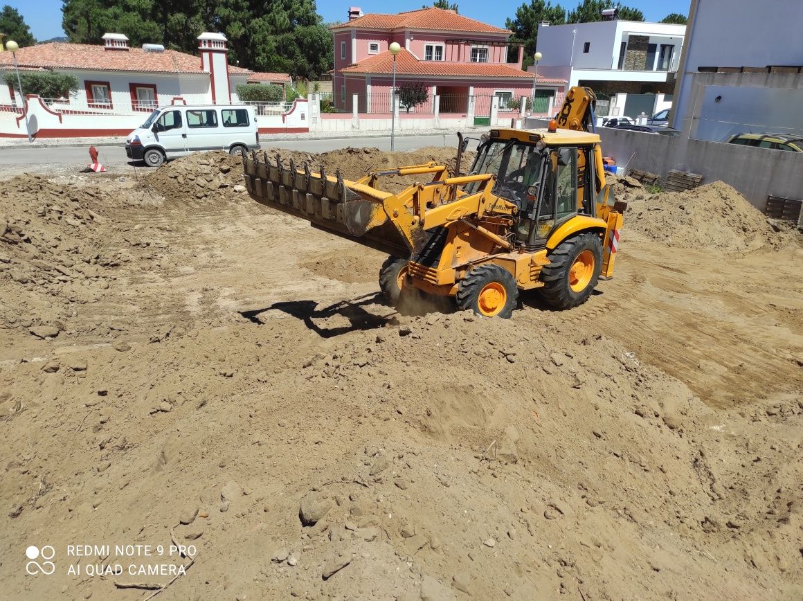 Prestação de serviços de vários tipos de máquinas agrícolas e obras,.