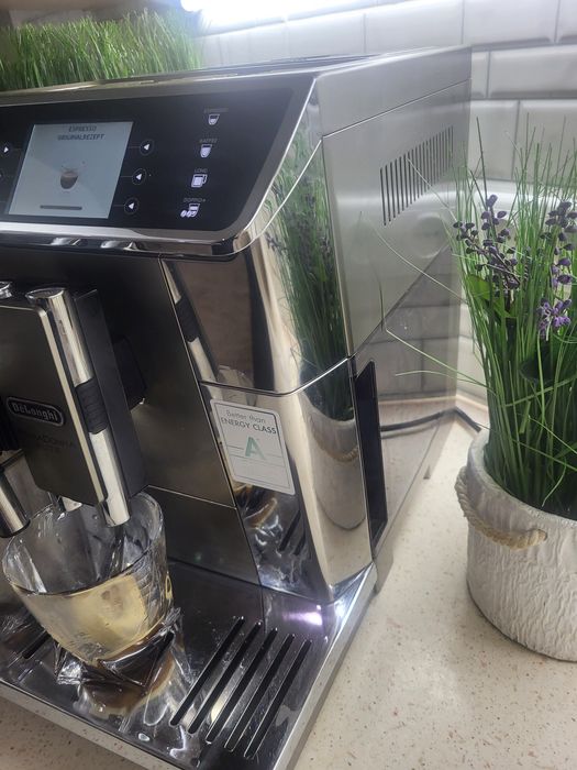 кавовий апарат фірми Delonghi Prima Donna ELiTE