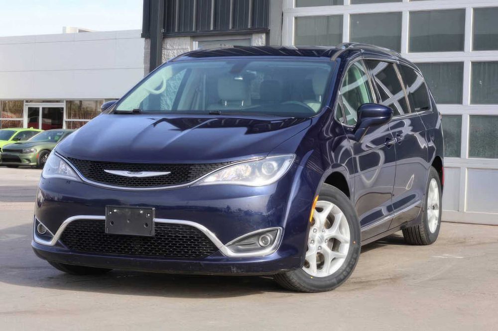Chrysler Pacifica Touring-L Plus      2017