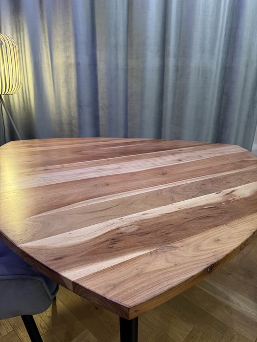 Stół z litego drewna o unikalnym kształcie do 6 osób | Stół drewniany