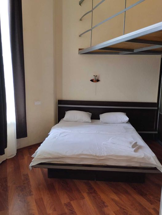 Подобово 1 к з балконом, Майдан Незалежності, центр