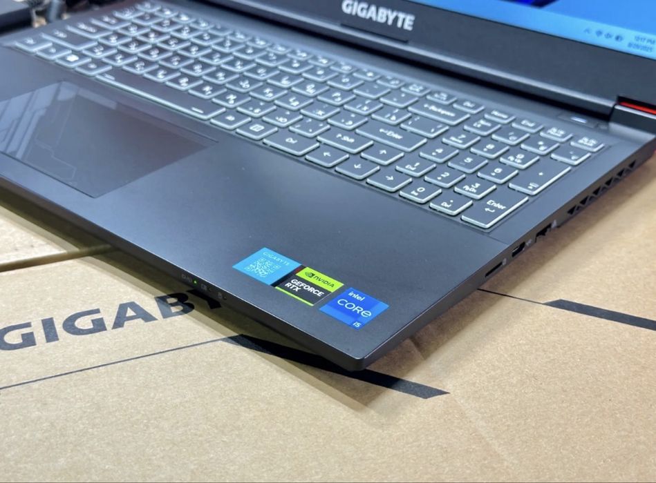 Ігровий Ноутбук - 17.3" / GIGABYTE G7 KF / i5 12500H / RTX 4060 (8 GB)
